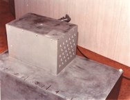The upper box of the bomb had 28 toggle switches.<br />The accompanying extortion note promised that instructions would be given to disarm it for $3 million.